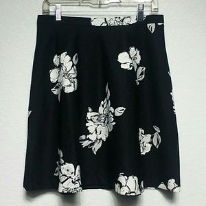 Ann Taylor Factory Black White Floral Skirt Size 6